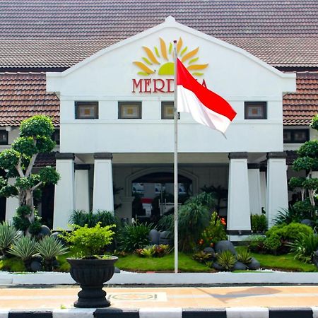 Hotel Merdeka Kediri Kediri  Luaran gambar