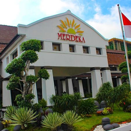 Hotel Merdeka Kediri Kediri  Luaran gambar