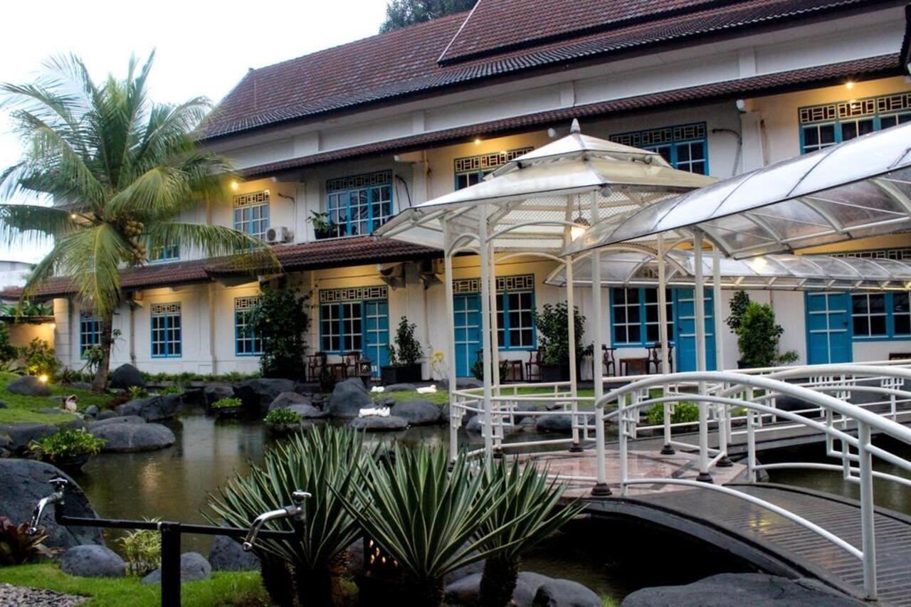 Hotel Merdeka Kediri Kediri  Luaran gambar