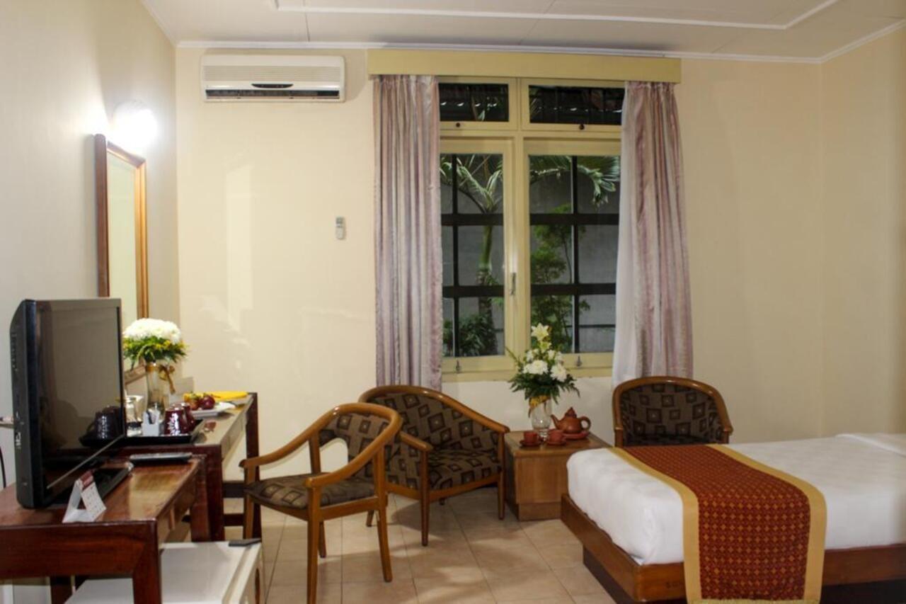 Hotel Merdeka Kediri Kediri  Luaran gambar