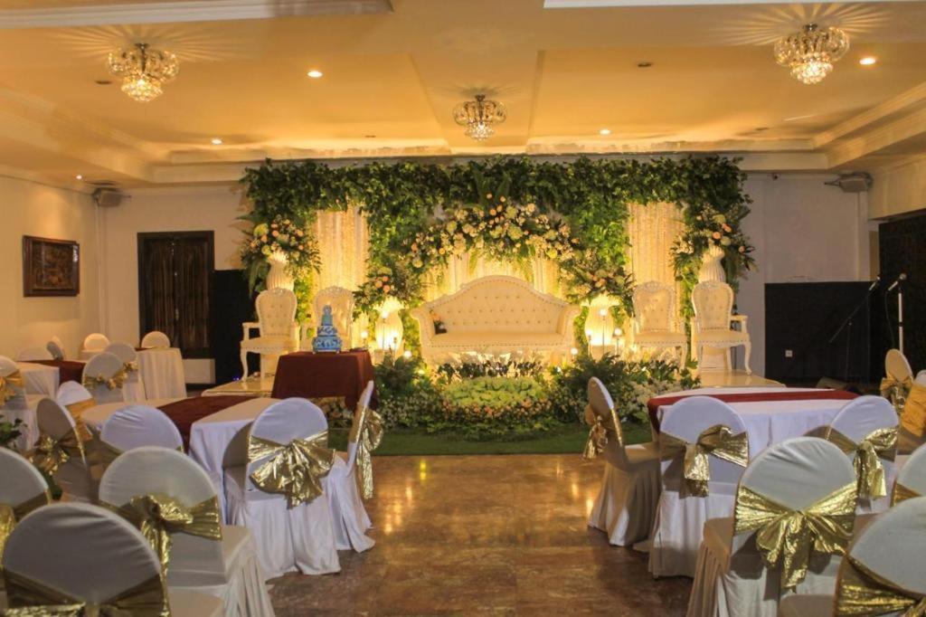 Hotel Merdeka Kediri Kediri  Luaran gambar