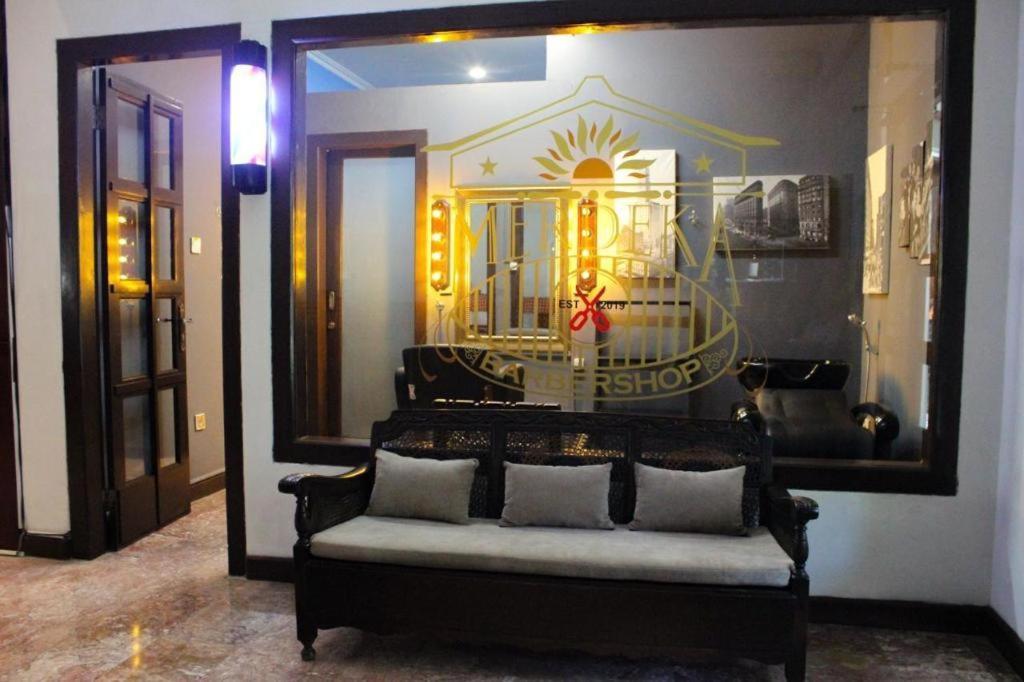 Hotel Merdeka Kediri Kediri  Luaran gambar