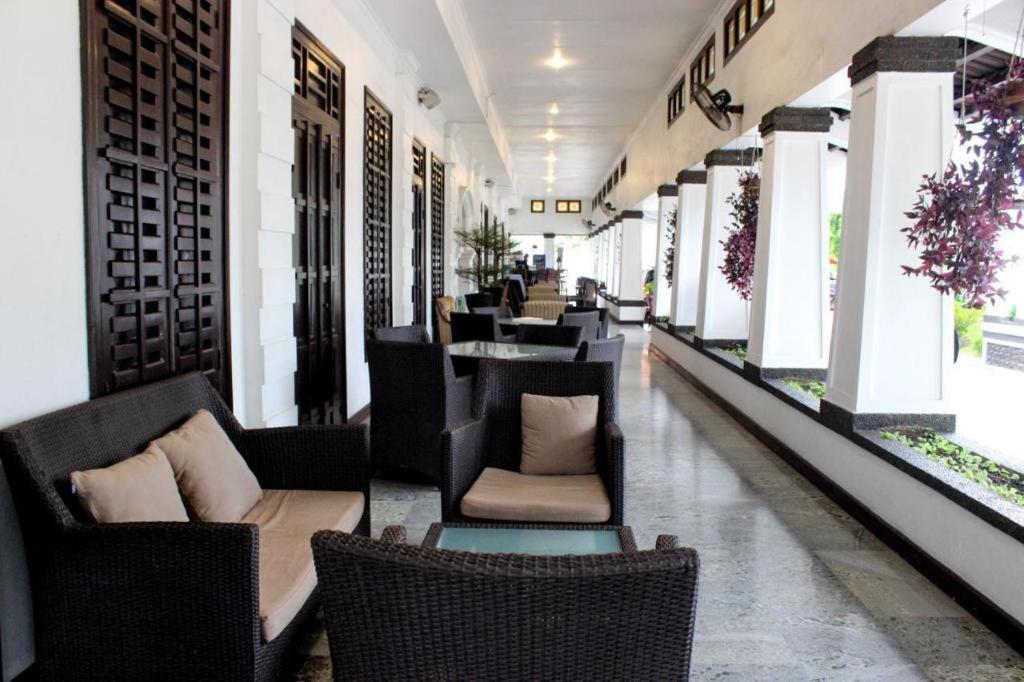 Hotel Merdeka Kediri Kediri  Luaran gambar