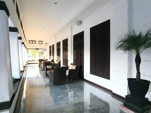 Hotel Merdeka Kediri Kediri  Luaran gambar