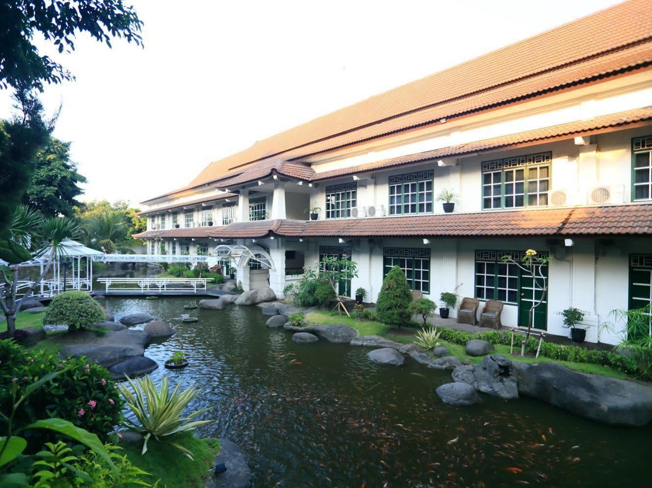 Hotel Merdeka Kediri Kediri  Luaran gambar