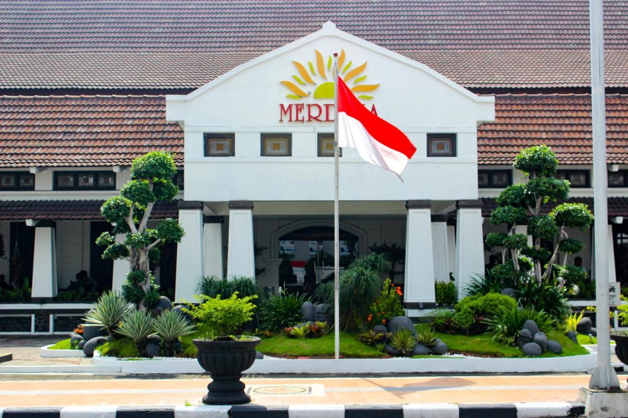 Hotel Merdeka Kediri Kediri  Luaran gambar