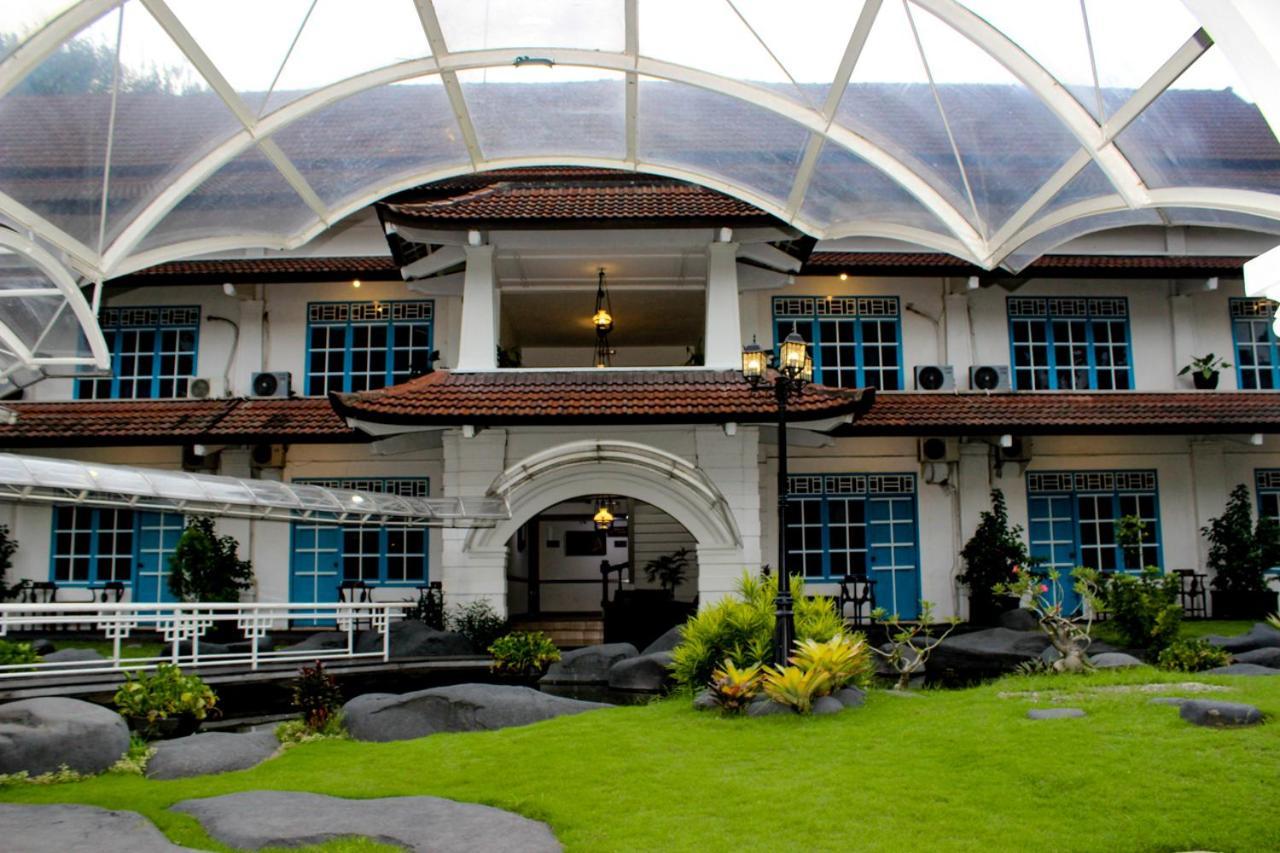 Hotel Merdeka Kediri Kediri  Luaran gambar