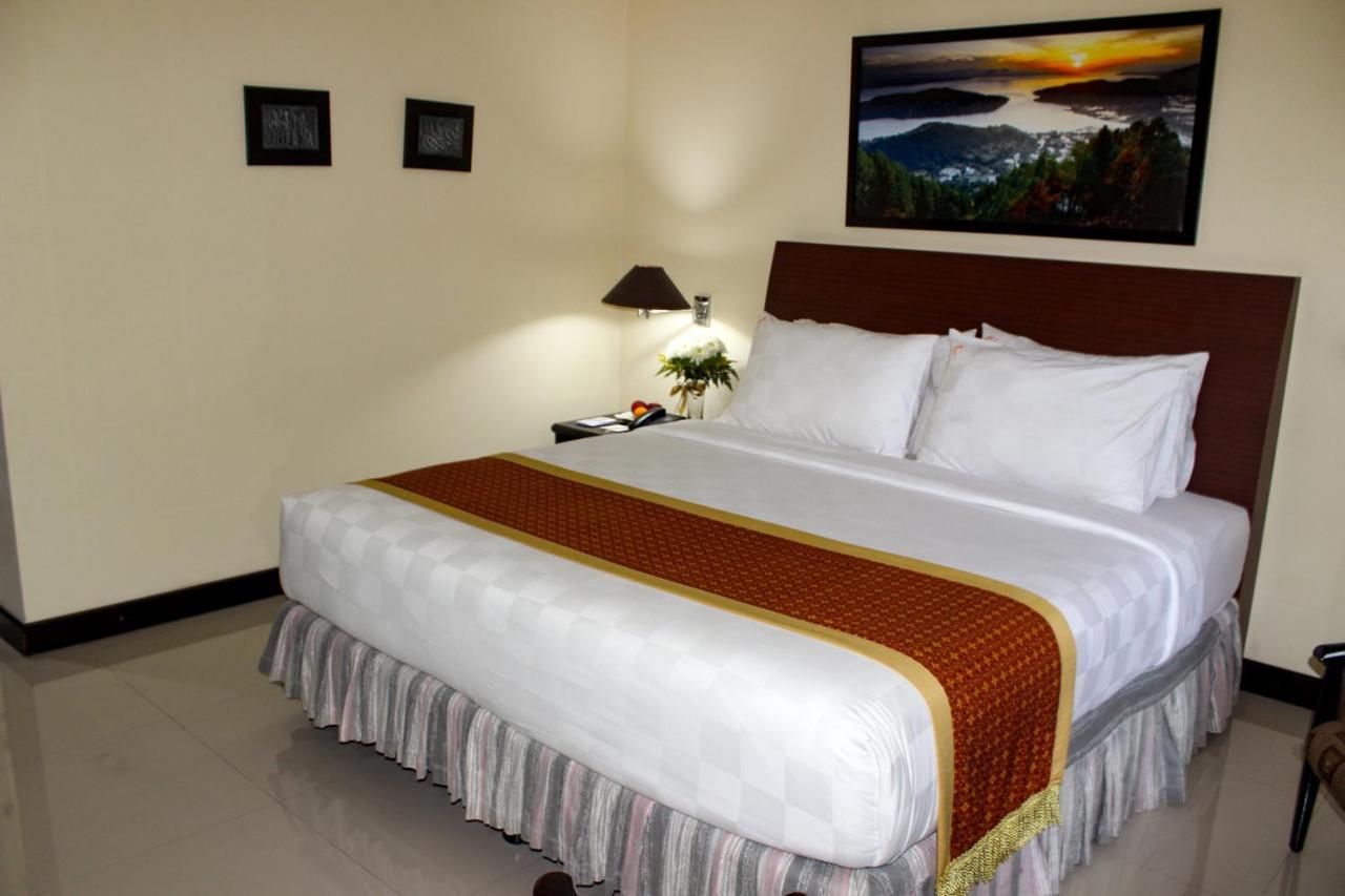 Hotel Merdeka Kediri Kediri  Luaran gambar