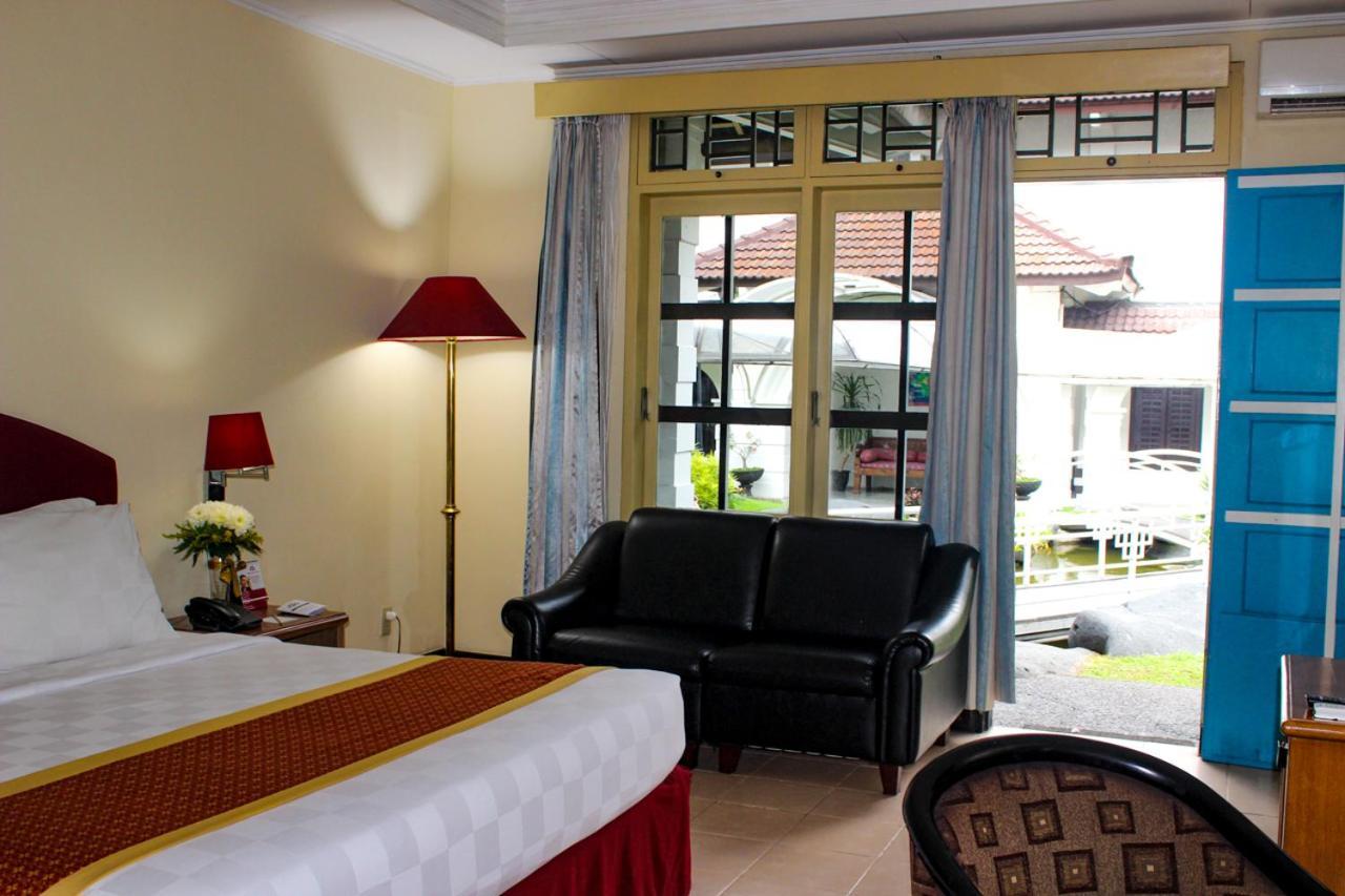 Hotel Merdeka Kediri Kediri  Luaran gambar
