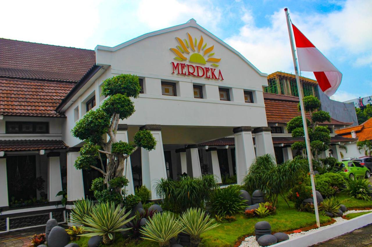 Hotel Merdeka Kediri Kediri  Luaran gambar