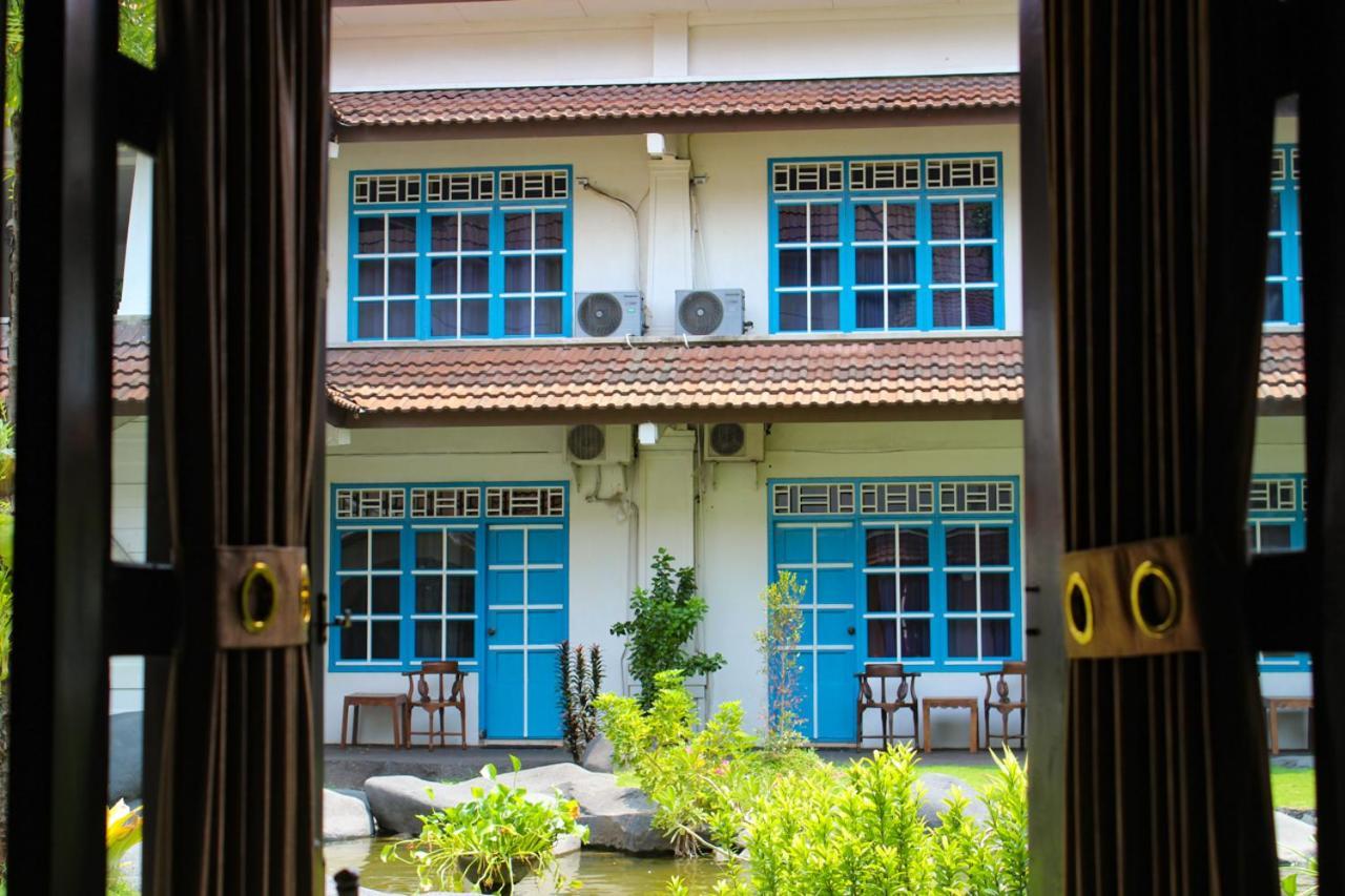 Hotel Merdeka Kediri Kediri  Luaran gambar