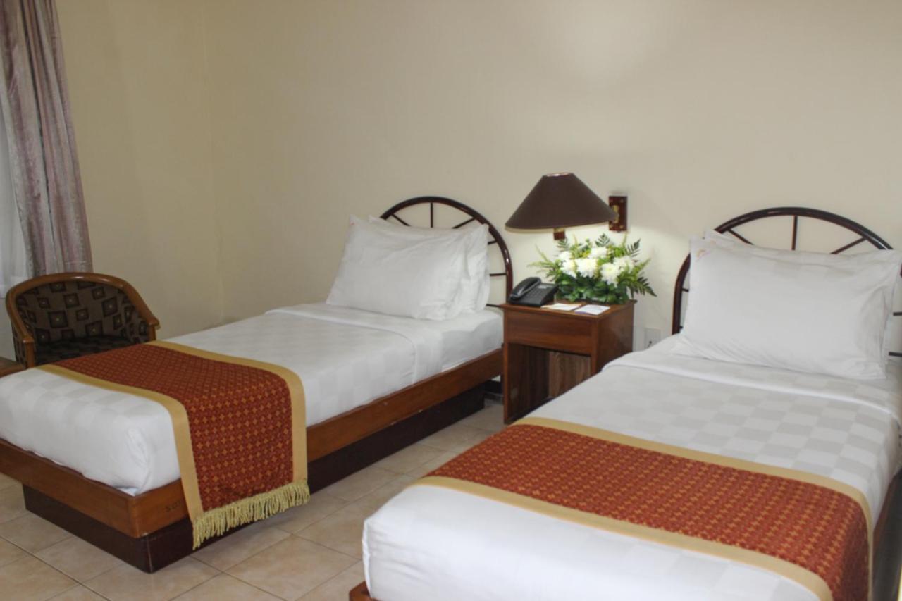 Hotel Merdeka Kediri Kediri  Luaran gambar